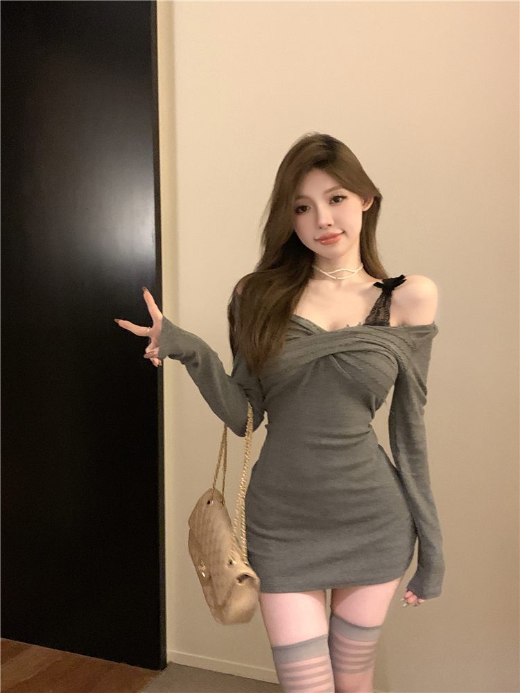 Package hip flat shoulder T-back knitted lace dress