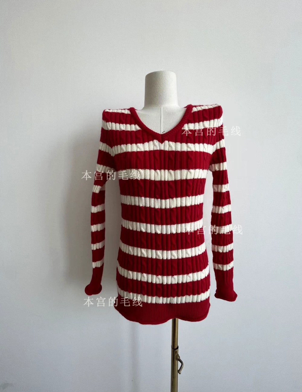 Stripe autumn and winter V-neck was white knitted sweater