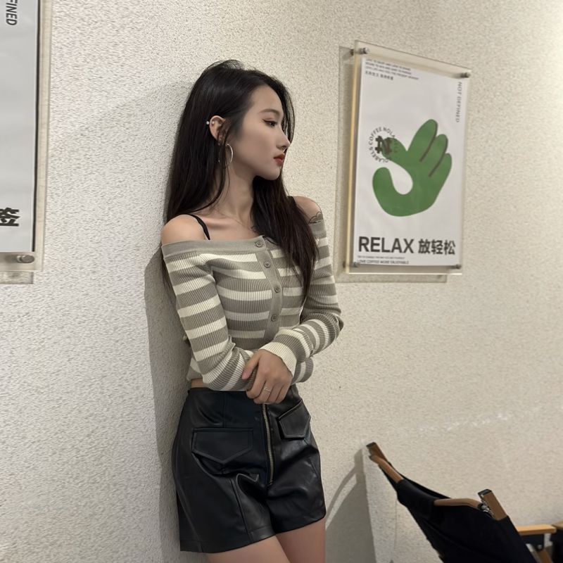 Mixed colors Korean style sweater flat shoulder tops