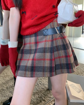Pleated woolen plaid skirt