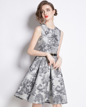 Retro spring Hepburn style slim pinched waist dress