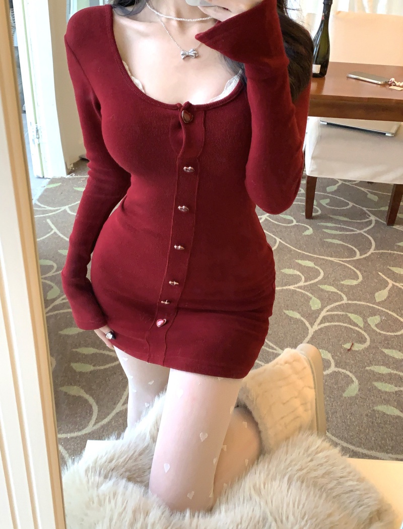 Low collar inside the ride France style knitted sexy dress