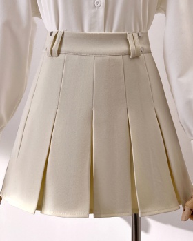 Pleated A-line spring and summer short skirt