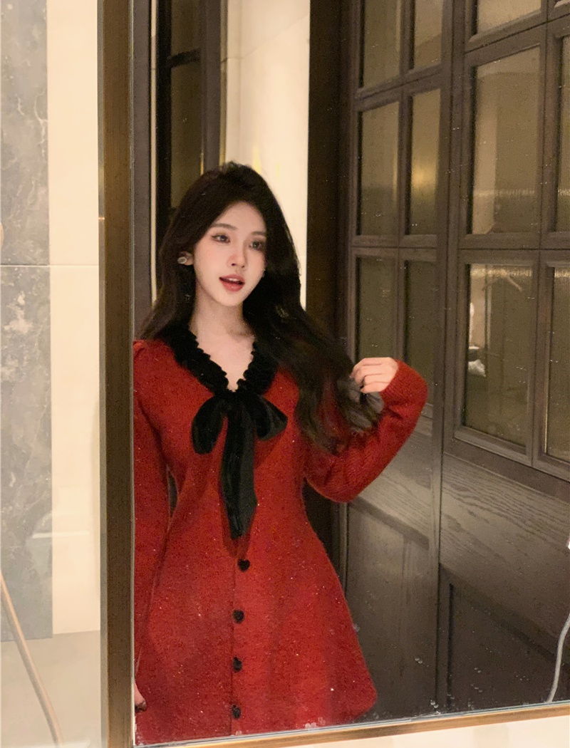 Red A-line tender chanelstyle bow knitted dress