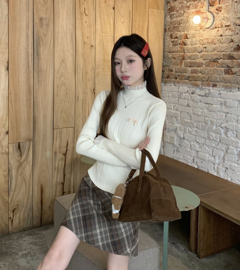 High collar splice inside the ride bow sweater for women