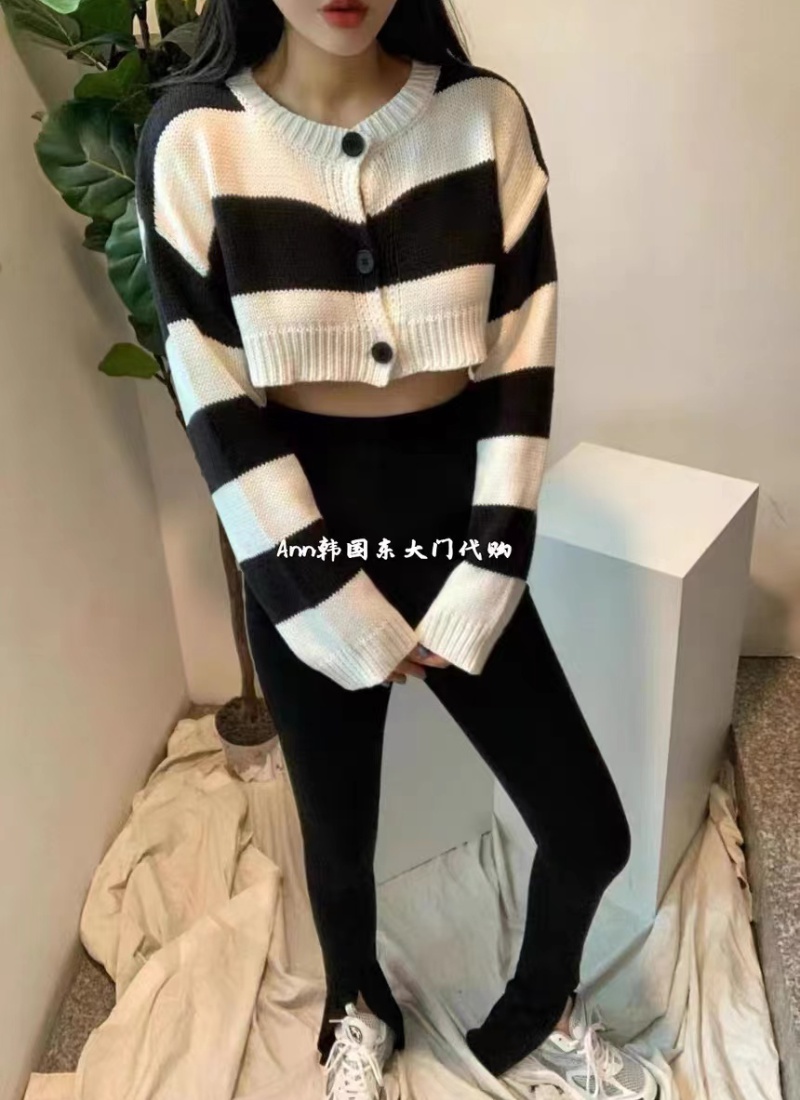 Round neck short classic Korean style stripe sweater