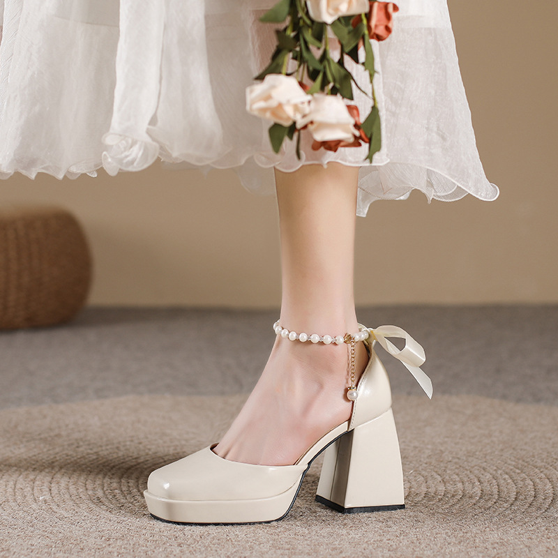 High-heeled thick hasp shoes