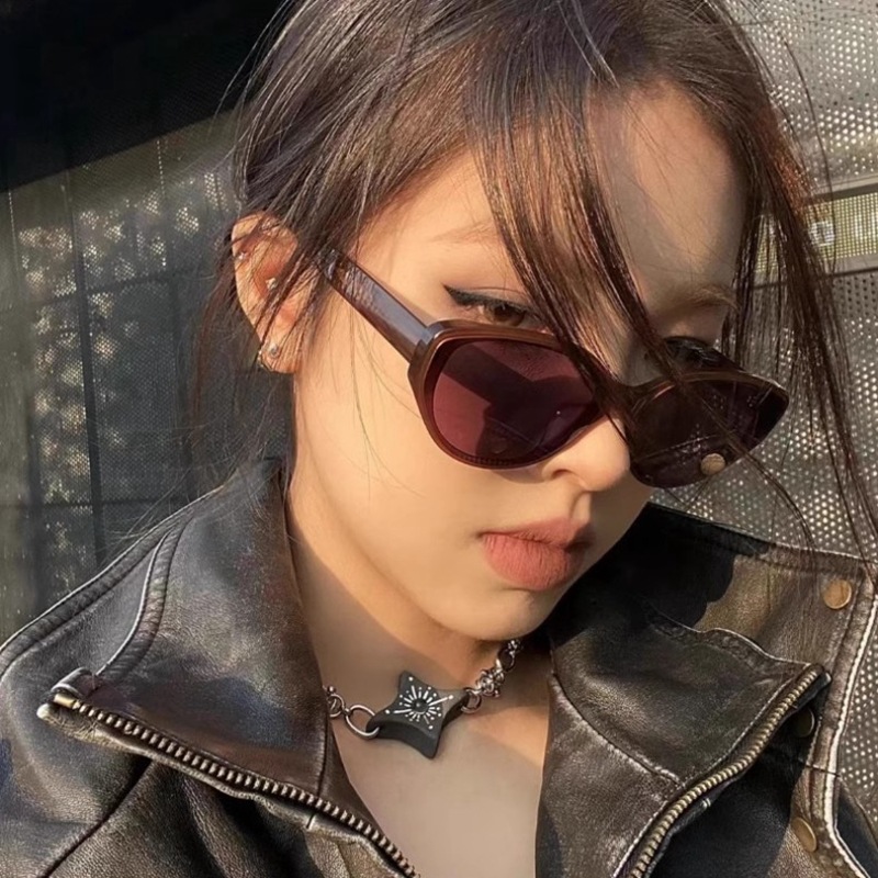 Brown retro cat eye oval round face Sunglasses for women