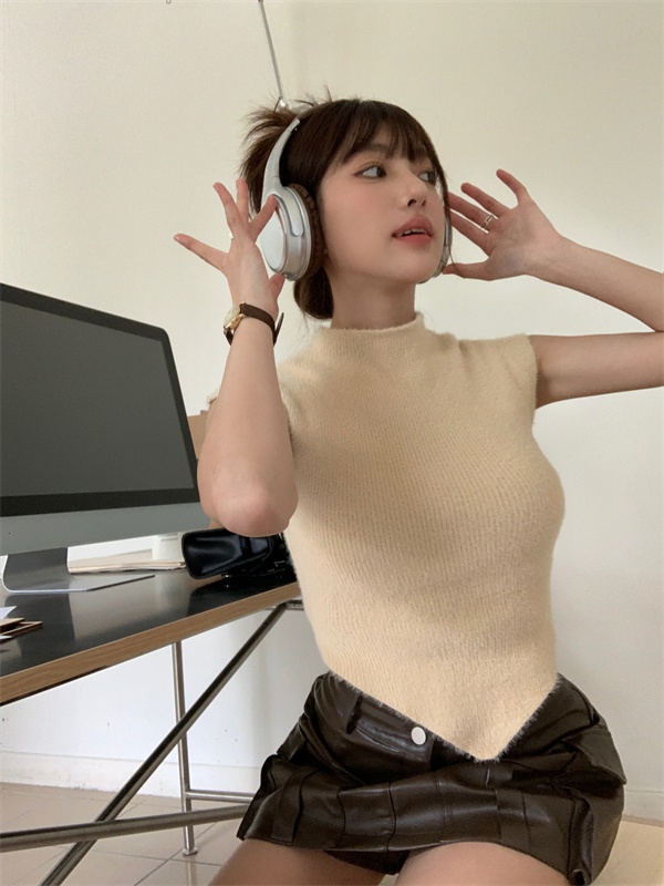 Short sleeve bottoming short sweater