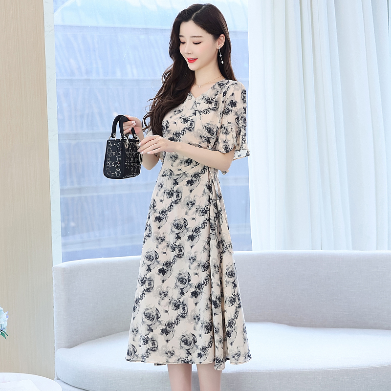 Noble pinched waist Western style dress for women