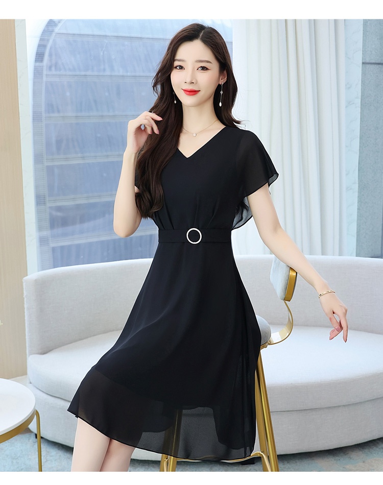 Western style middle-aged dress for women