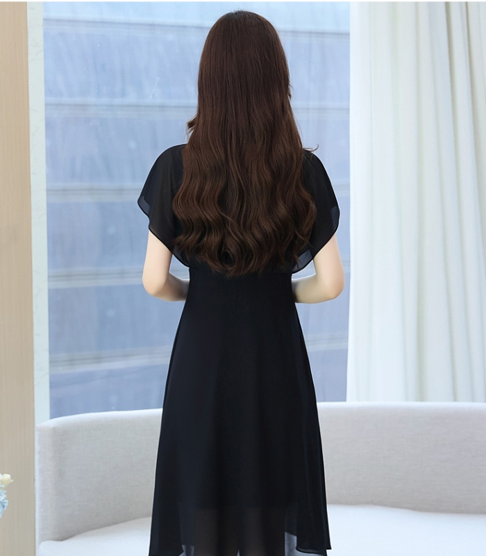 Western style middle-aged dress for women