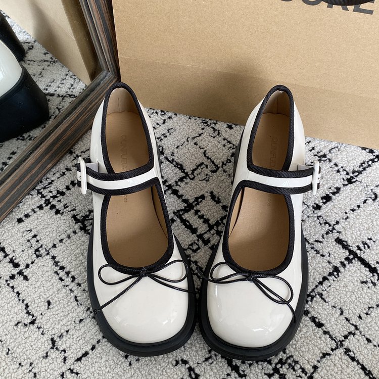 Low small leather shoes square head shoes for women