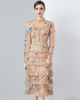 Embroidered long colorful cake slim round neck dress