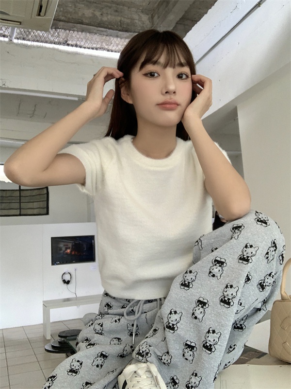 Short slim Western style knitted white tops