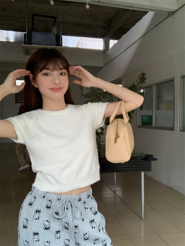 Short slim Western style knitted white tops