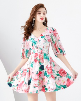 Painted spring and summer short lantern sleeve vacation dress