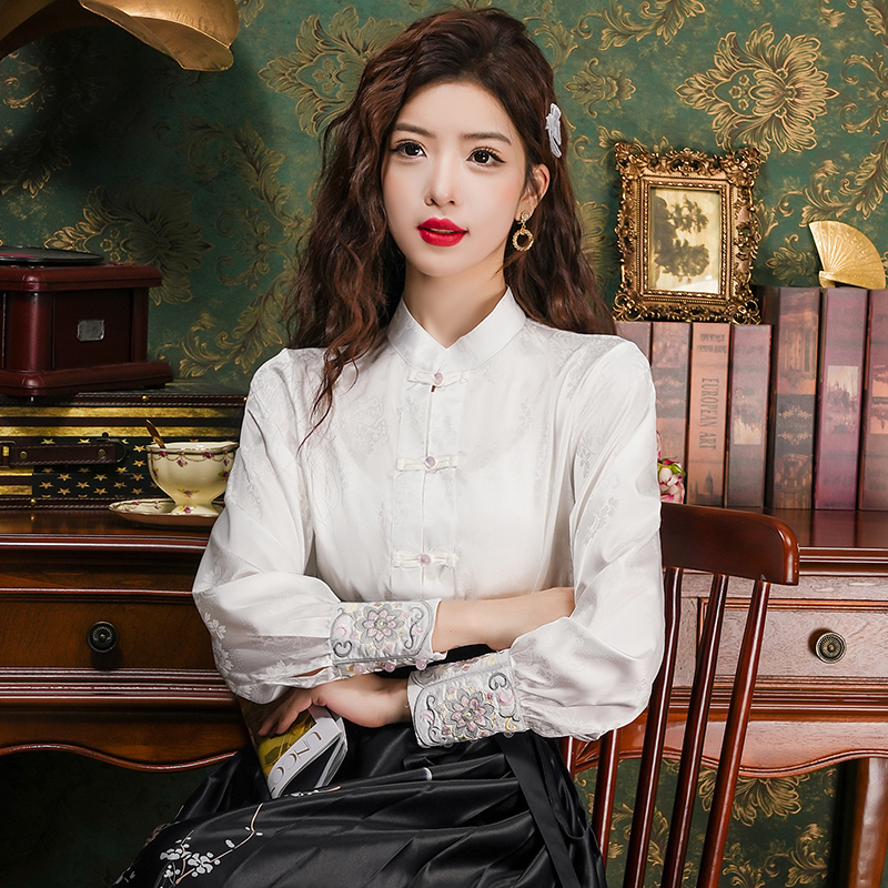 Long sleeve Chinese style embroidered spring shirt