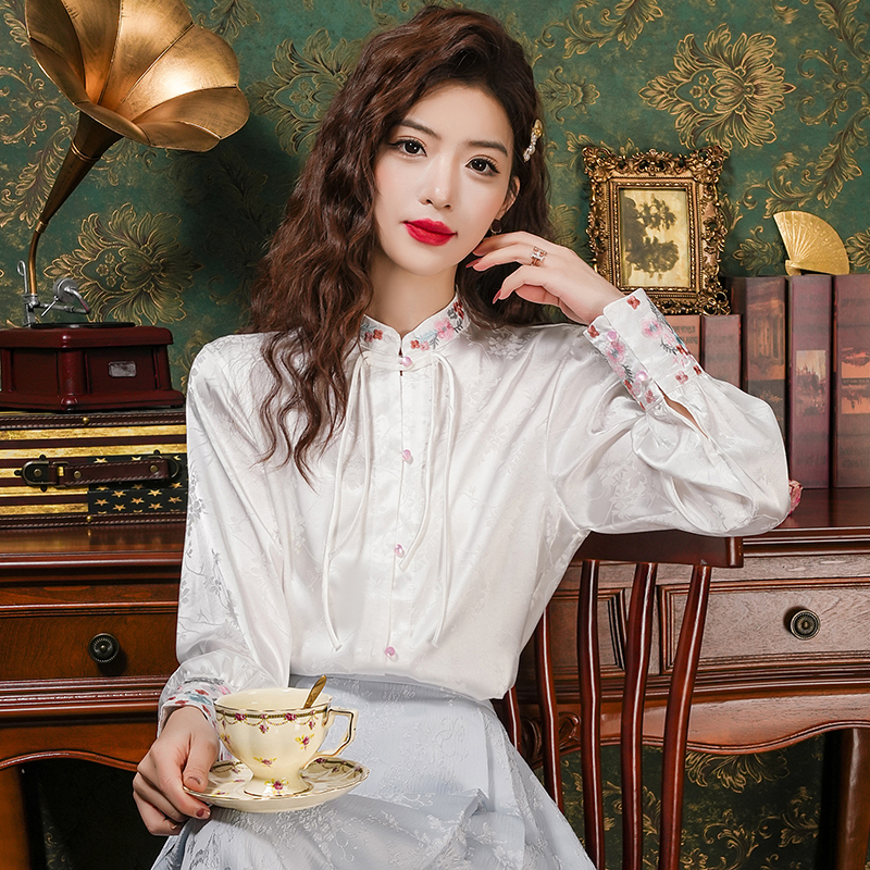 Round neck embroidered shirt Chinese style tops for women