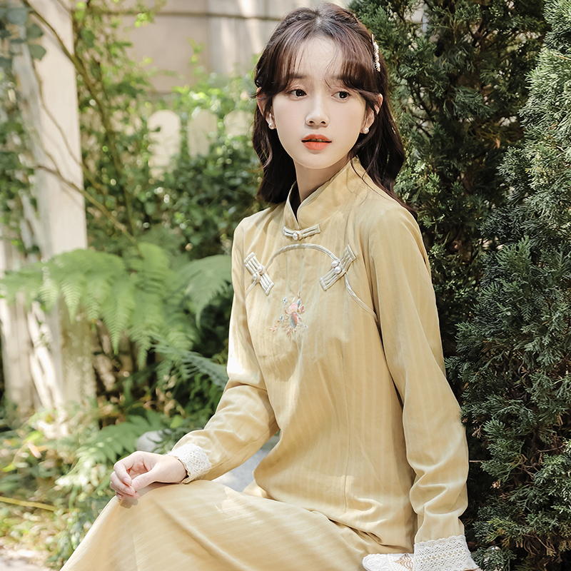 Maiden embroidered dress retro Chinese style cheongsam