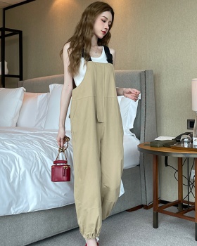 Show young small fellow casual pants loose jumpsuit a set