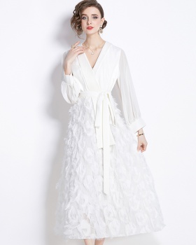 White niche slim light luxury elegant dress
