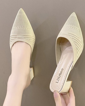 Pointed thick middle-heel slippers