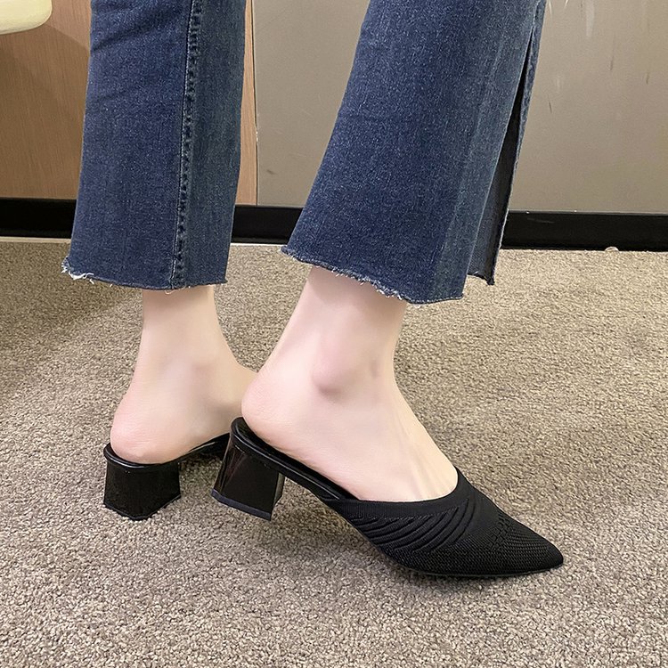 Pointed thick middle-heel slippers