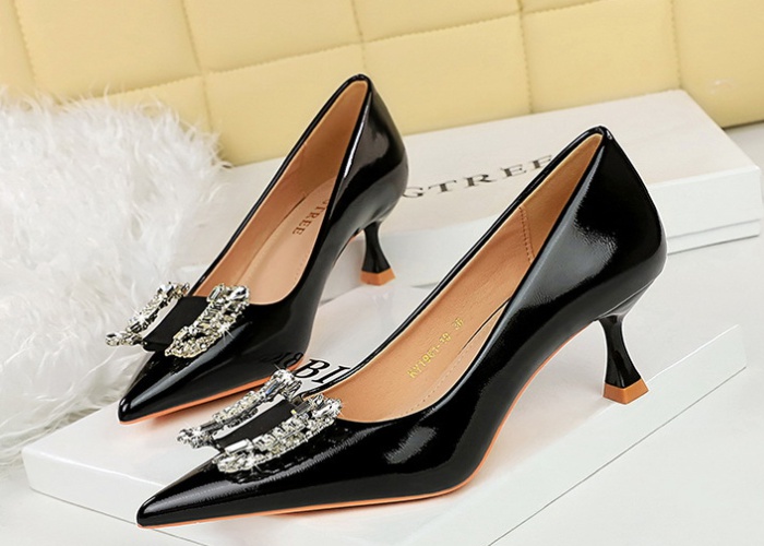 Metal middle-heel light luxury low shoes for women