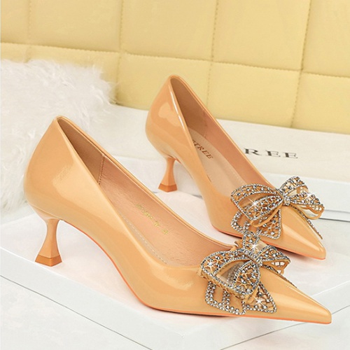 Small fine-root European style shoes for women