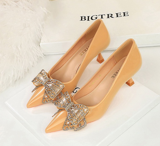 Small fine-root European style shoes for women