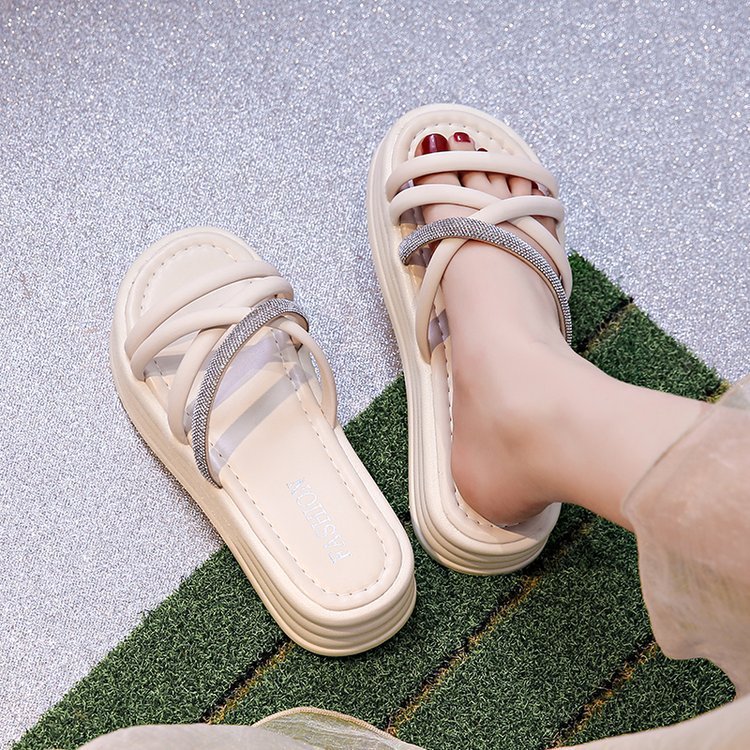 Wears outside round summer slippers for women