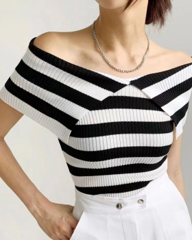 Knitted short sleeve flat shoulder tops for women