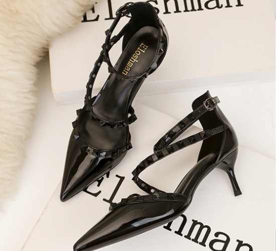 Low fine-root sandals hollow pointed high-heeled shoes