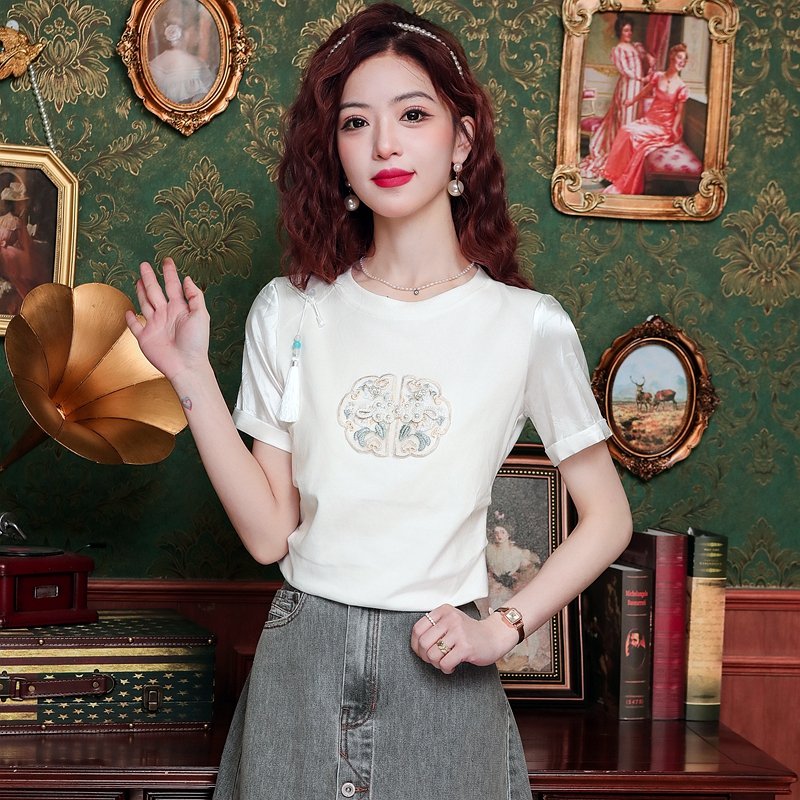 Short sleeve tops embroidery T-shirt for women