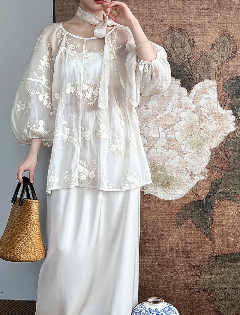 Flowers lace embroidered tops lantern sleeve thin shirt