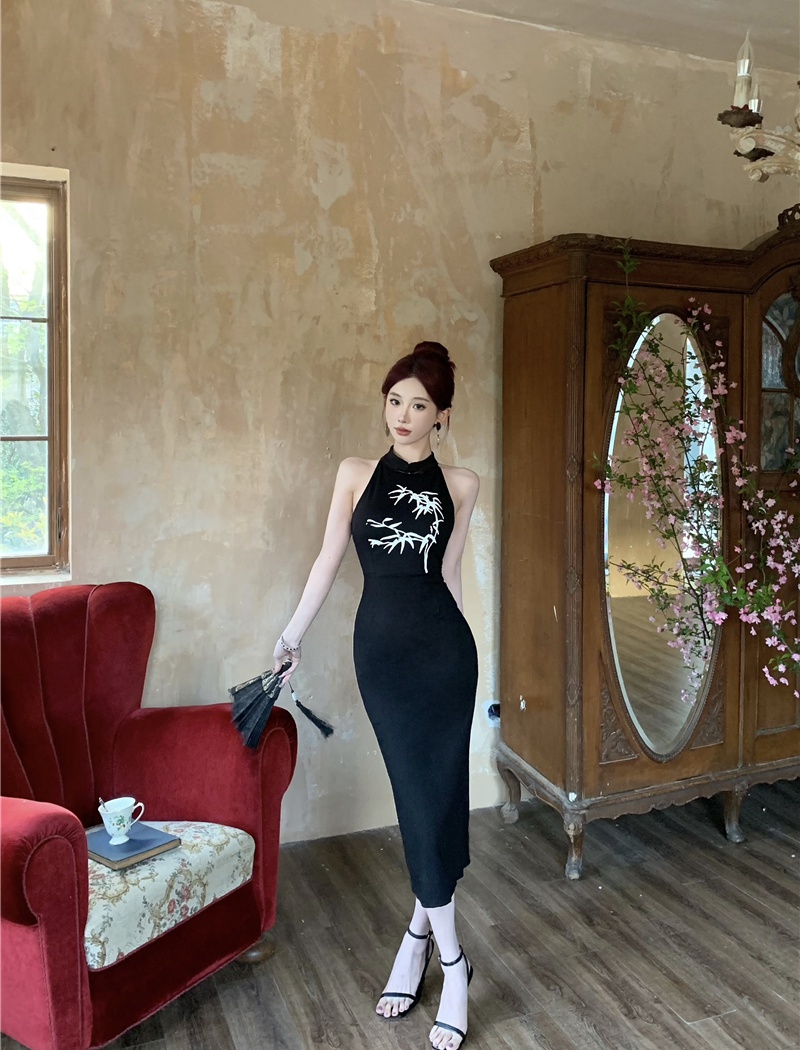 Chinese style sleeveless cheongsam black halter dress