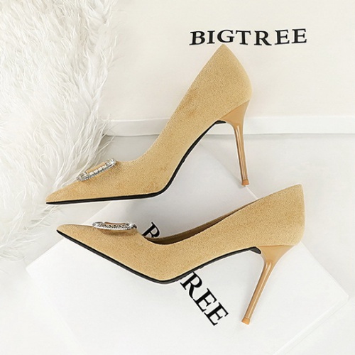 High-heeled shoes for women