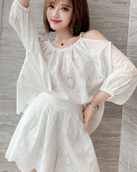 Strapless embroidery shorts lace round neck tops a set