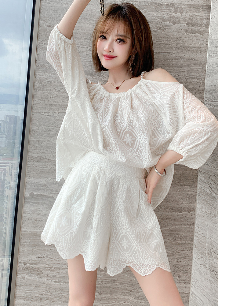 Strapless embroidery shorts lace round neck tops a set
