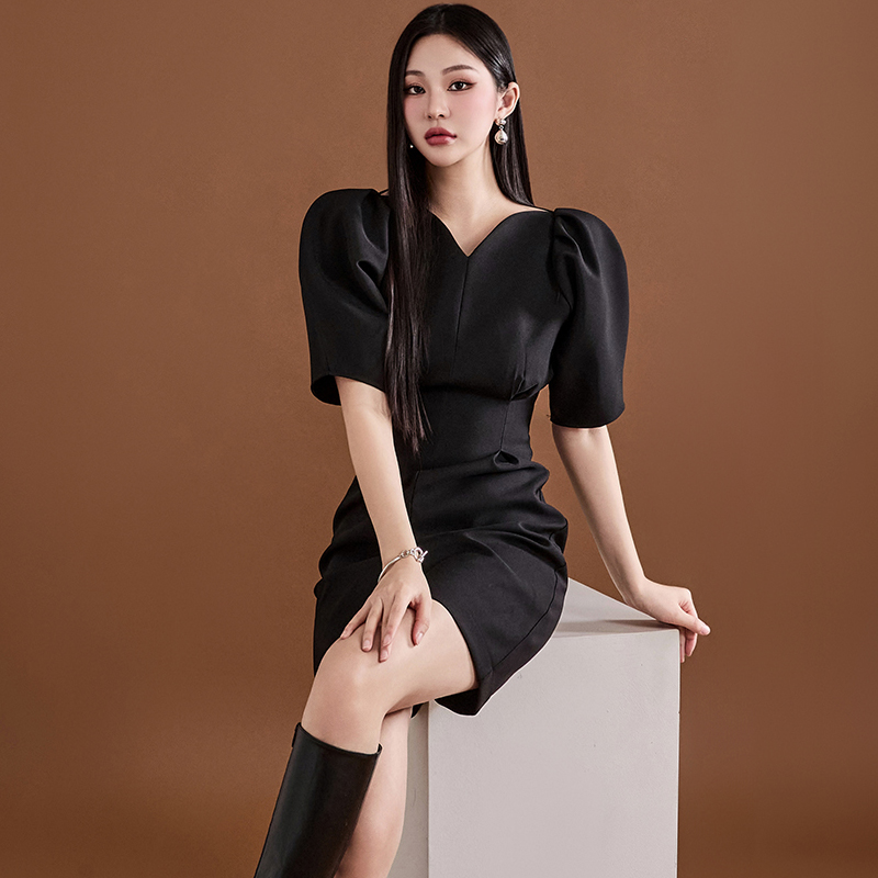 Simple fashion pinched waist puff sleeve black dress