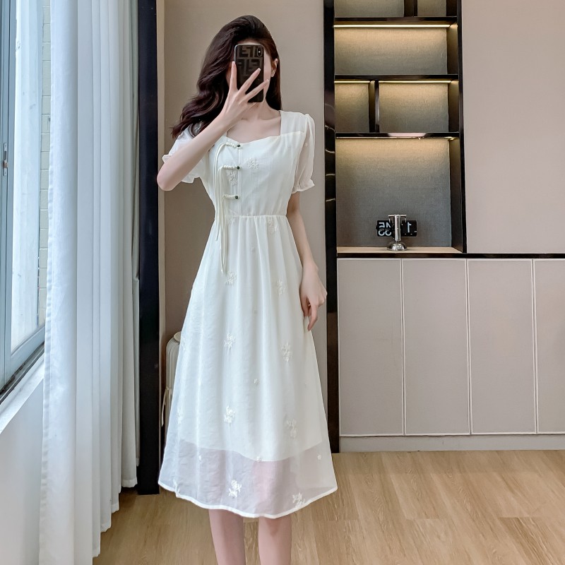 Exceed knee Chinese style lady embroidered dress