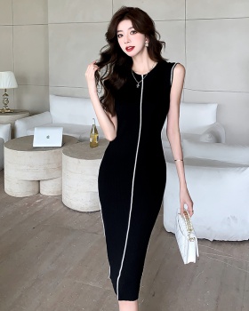 Package hip slim knitted round neck dress for women