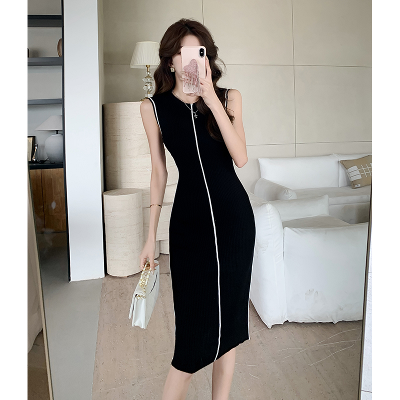 Package hip slim knitted round neck dress for women