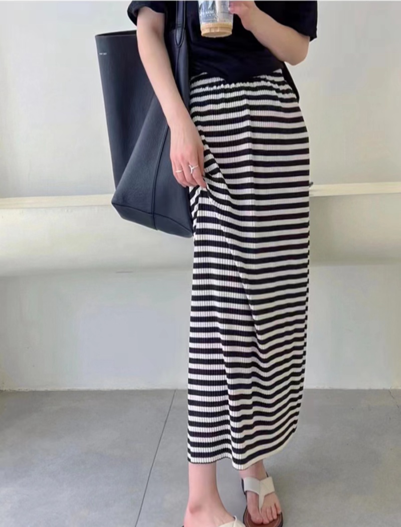 Knitted European style stripe skirt for women