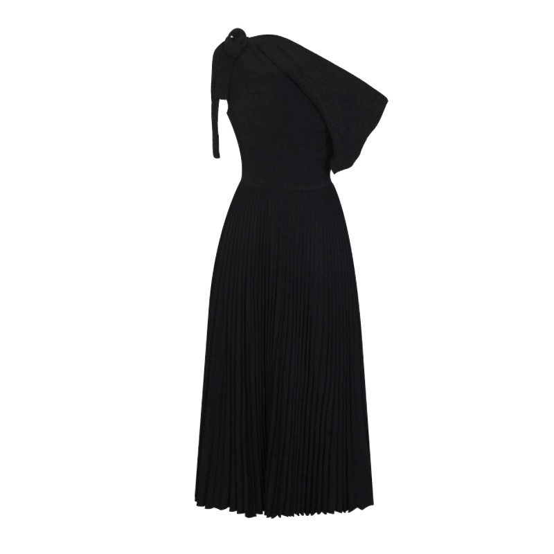 Pleated long black sloping shoulder niche lapel dress