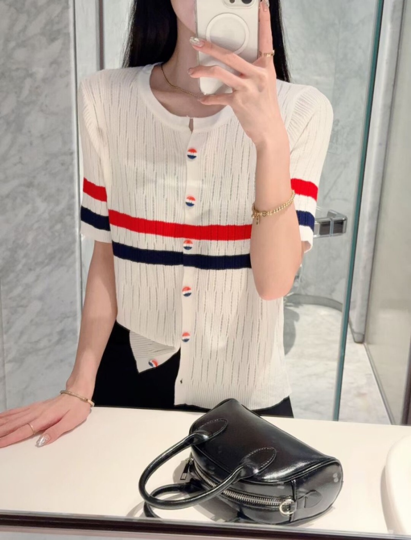 Fashion knitted tops show young Korean style cardigan