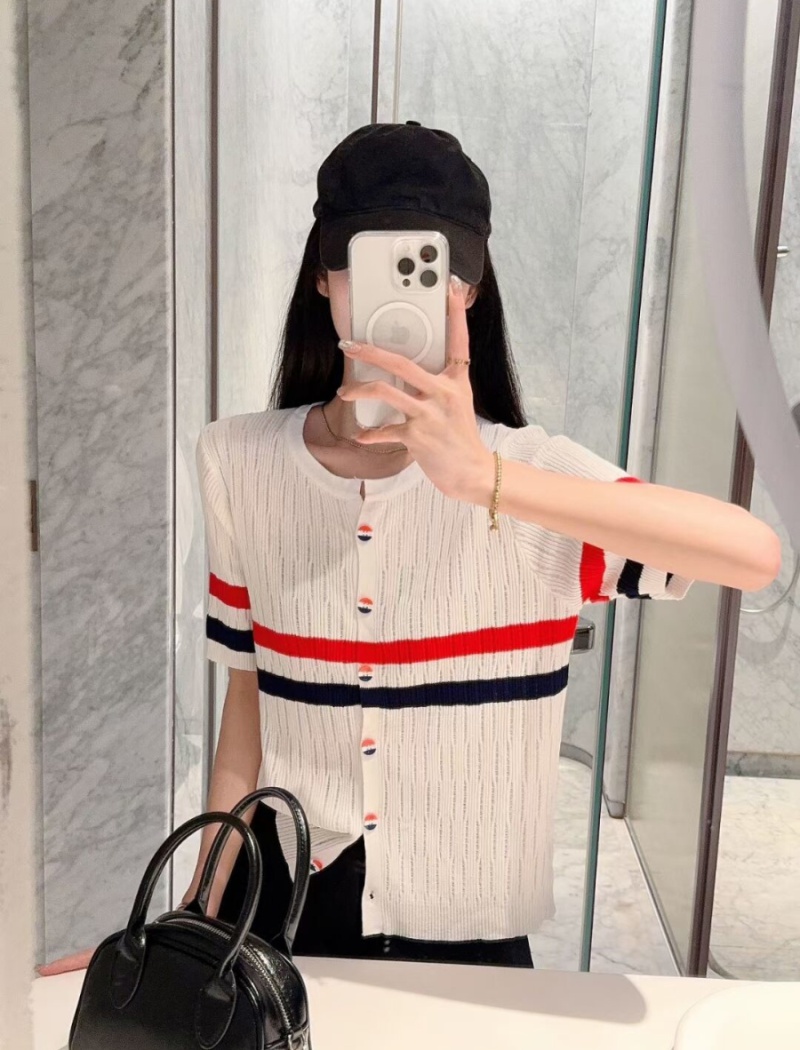 Fashion knitted tops show young Korean style cardigan
