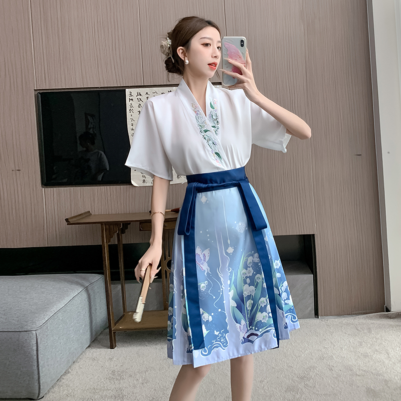 Small fellow shirt summer horse-face skirt a set