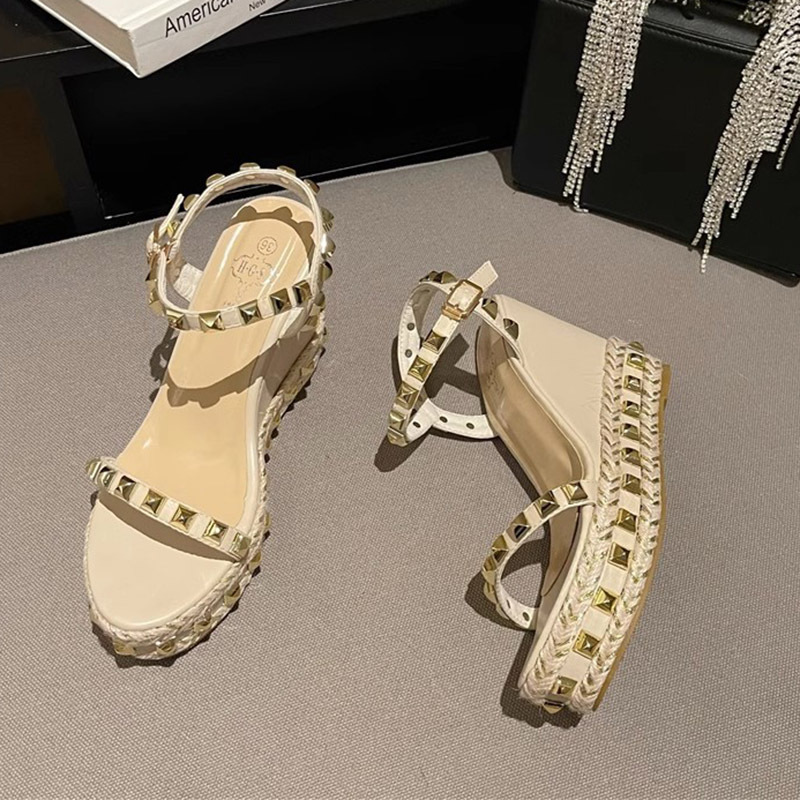 Summer thick crust shoes rivet cingulate sandals for women